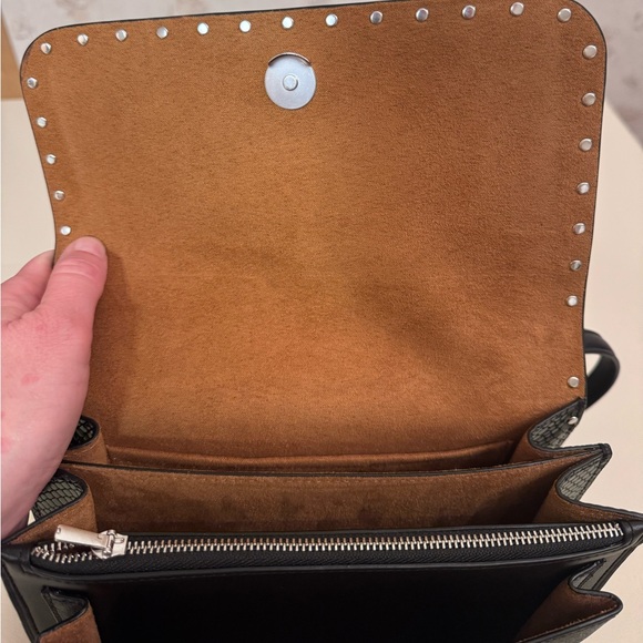 COACH-Klare Crossbody bag in Signature Canvas with Rivets-NWOT - Picture 4 of 6